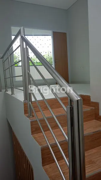 image RUMAH CANTIK 1 1/2 LANTAI SIAP HUNI JELAMBAR JAKARTA BARAT (6)