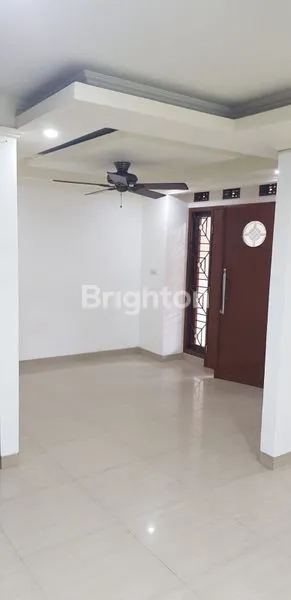 image DIJUAL RUMAH 3 LANTAI DI TANJUNG DUREN JAKARTA BARAT (8)
