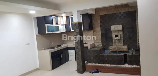 image DIJUAL RUMAH 3 LANTAI DI TANJUNG DUREN JAKARTA BARAT (2)