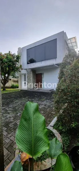 image RUMAH MEWAH 2 LANTAI SIAP HUNI DAERAH PAPANDAYAN SEMARANG SELATAN (2)