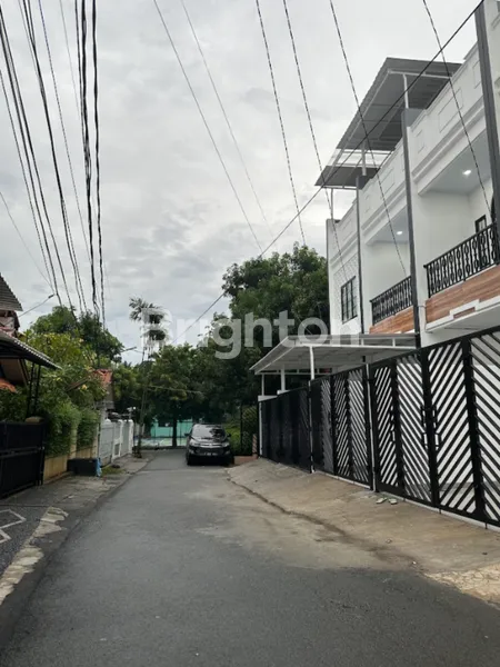 image RUMAH BARU 3 LANTAI INDENT TANJUNG DUREN JAKARTA BARAT (2)