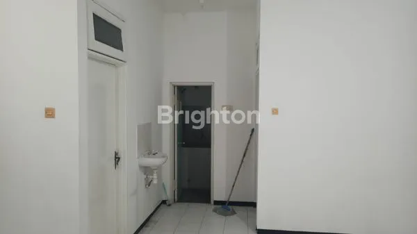 image HUNIAN NYAMAN DELTASARI LT 225M² 3+1KT (5)