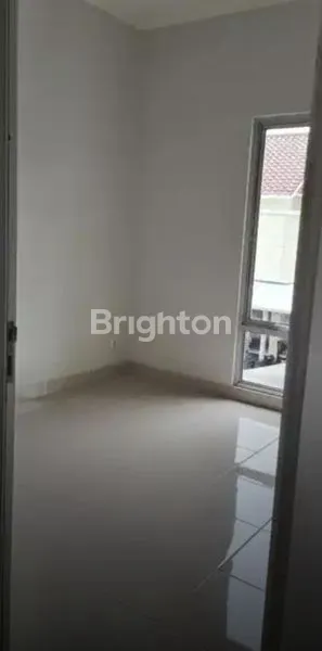 image RUMAH 2 LANTAI DI CARILLO PARAMOUNT GADING SERPONG TANGERANG (3)