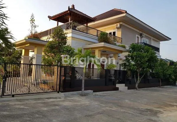image RUMAH VILLA MEWAH 2 LANTAI DIJUAL FULL FURNISH (1)