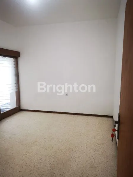 image RUMAH 1 LANTAI BAGUS SIAP HUNI SEMI FURNISH MANYAR DEKAT UNIVERSITAS UNTAG UBAYA NGAGEL NGINDEN GUBENG (4)