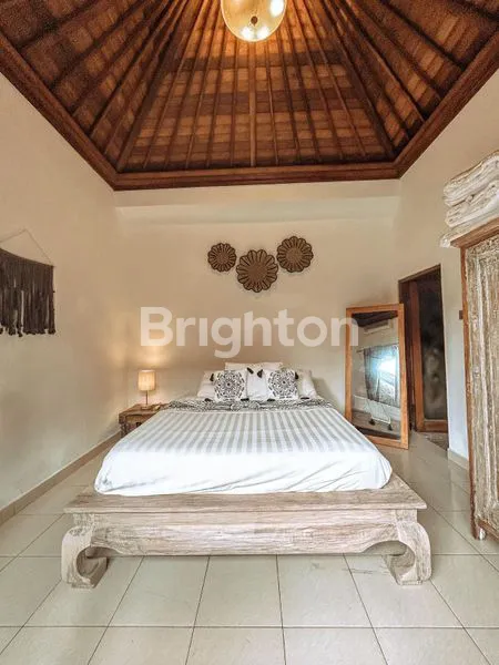 image VILLA BERKONSEP ELEGAN DENGAN SENTUHAN KHAS BALI DI AREA SEMINYAK (3)