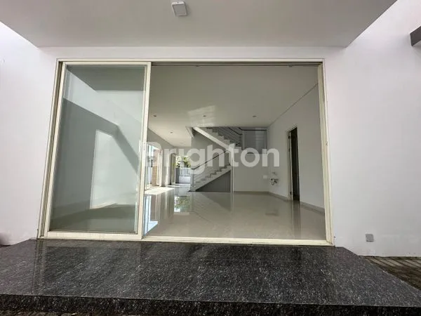 image NEW HOUSE 2 LANTAI RUMAH BARU GRESS MINIMALIS MODERN HOOK POJOK PERUMAHAN ONE GATE KERTAJAYA DEKAT UNIVERSITAS ITS PAKUWON CITY GALAXY MALL (6)