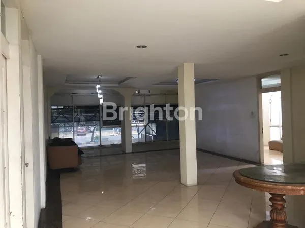 image RUKO  3 LANTAI LOKASI STRATEGIS & SIAP PAKAI DI CIPUTAT\NLOKASI		: ALAN IR HAJI JUANDA CIPUTAT TANGERANG SELATAN (4)