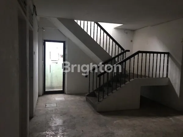 image RUKO  3 LANTAI LOKASI STRATEGIS & SIAP PAKAI DI CIPUTAT\NLOKASI		: ALAN IR HAJI JUANDA CIPUTAT TANGERANG SELATAN (5)