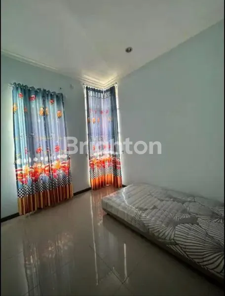 image RUMAH 2 LANTAI BAGUS SIAP HUNI PERUM ONE GATE AMAN EKSKLUSIF DEKAT ARAYA UNIVERSITAS ITS GALAXY MALL RAYA MERR (6)