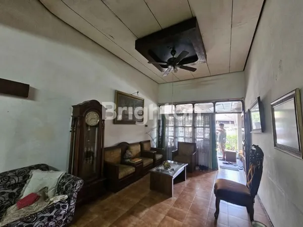 image RUMAH LAMA KETINTANG SELATAN TERAWAT ROW JALAN 2 MOBIL DEKAT ROYAL PLAZA (2)