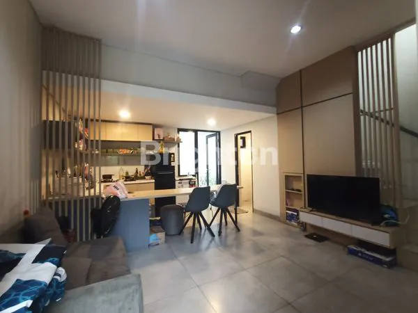 image HUNIAN KEKINIAN PAS UNTUK DIJADIKAN. RUMAH PERTAMAMU. ADA DI LEGENDA WISATA CIBUBUR. (2)