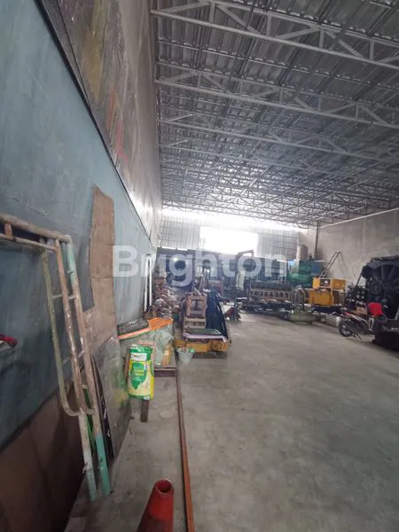 image RUMAH + BENGKEL LOKASI STARTEGIS DI JALAN UTAMA (7)