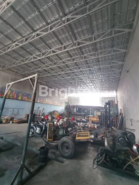 image RUMAH + BENGKEL LOKASI STARTEGIS DI JALAN UTAMA (6)