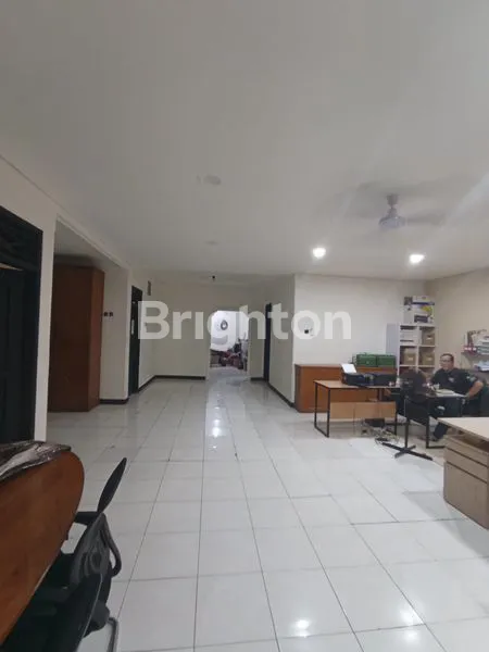 image RUMAH + BENGKEL LOKASI STARTEGIS DI JALAN UTAMA (3)