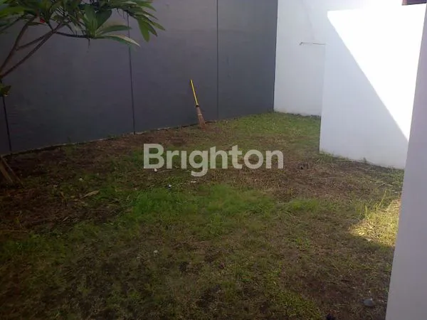 image RUMAH 2 LANTAI BAGUS SIAP HUNI KOSONGAN NO FURNISH DEKAT UNIVERSITAS ITS UNAIR AIRLANGGA PAKUWON CITY DHARMAHUSADA (8)