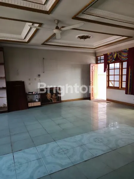 image RUMAH LUAS DI JALAN DURMAN BANDUNG – LOKASI STRATEGIS, COCOK UNTUK HUNIAN ATAU USAHA (2)