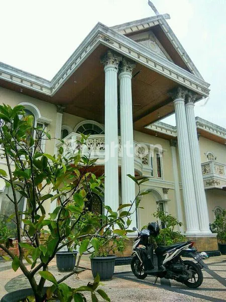 image RUMAH MEWAH 7 KT FULL FURNITURE PEKANBARU (3)