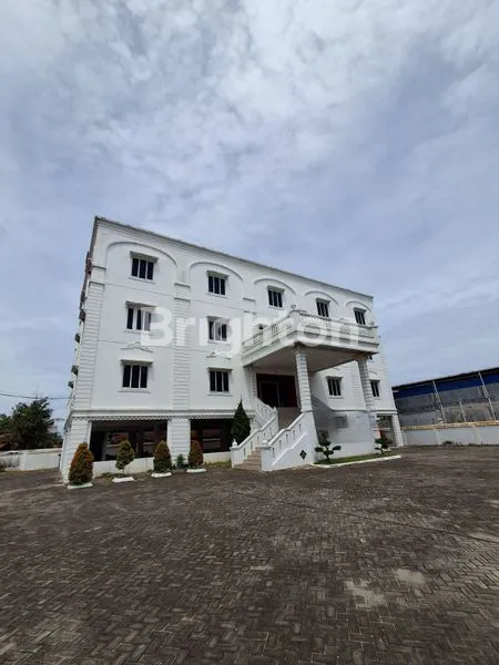 GEDUNG 3 LANTAI + BASEMENT DI SOEKARNO HATTA