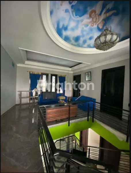 image RUMAH MEWAH DI KAWASAN ELITE KEMANG PRATAMA 2, BEKASI (3)