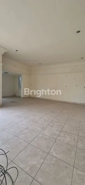 image DIJUAL RUMAH 2 LANTAI DI JUWONO WONOKROMO SURABAYA, DEKAT ROYAL PLAZA DAN RSPAL DR.RAMELAN, LUAS 585 M² DAN KAMAR TIDUR 6+1 COCOK UNTUK INVESTASI ATAU HUNIAN KELUARGA, SHM, HADAP UTARA, HARGA NEGO SAMPAI JADI! (3)