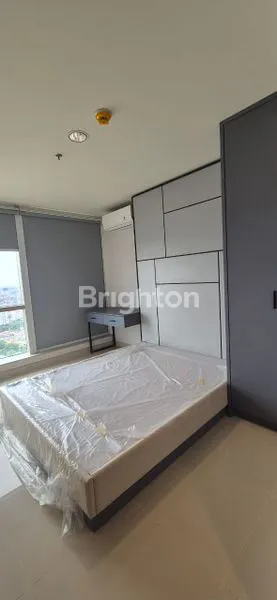 image DIJUAL / DISEWAKAN APARTEMEN PRAXIS 2 KAMAR TIDUR DI SONO KEMBANG GENTENG SURABAYA, DEKAT TUNJUNGAN PLAZA DAN RS SILOAM, LUAS 85 M² DAN FULL FURNISH, VIEW KOTA, SIAP HUNI, HARGA NEGO SAMPAI JADI!  (4)