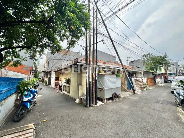 image RUMAH HITUNG TANAH POSISI HOEK ROW 1 DAN 2 MOBIL DI TANJUNG DUREN (5)