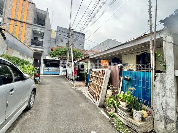image RUMAH HITUNG TANAH POSISI HOEK ROW 1 DAN 2 MOBIL DI TANJUNG DUREN (3)