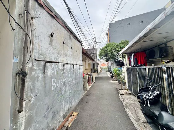 image RUMAH HITUNG TANAH POSISI HOEK ROW 1 DAN 2 MOBIL DI TANJUNG DUREN (4)