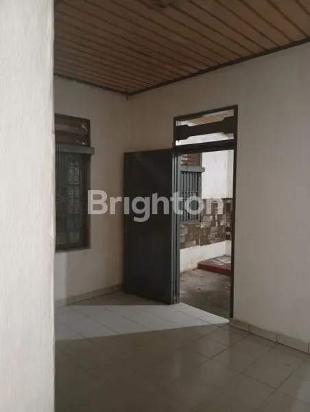 image RUMAH DI JUAL 2 PINTU COCOK BUAT SEWA POSISI STRATEGIS (4)