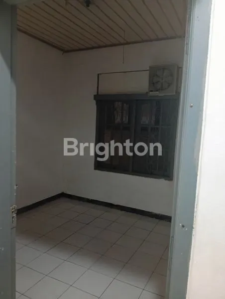 image RUMAH DI JUAL 2 PINTU COCOK BUAT SEWA POSISI STRATEGIS (8)