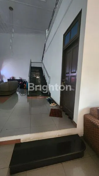 image RUMAH 2 LANTAI SIAP HUNI DI DARMO PERMAI (6)