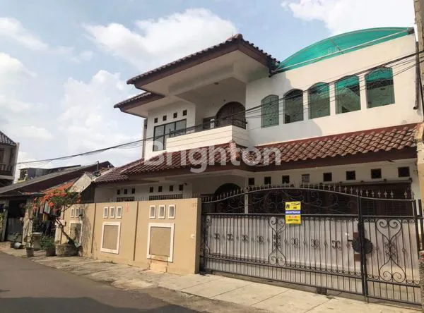 DISEWAKAN SEBUAH RUMAH BESAR LUAS,SIAP HUNI, DITEBET,LAPANGAN ROS, JAKARTA SELATAN