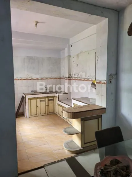 image TANAH DENGAN BANGUNAN 2 LANTAI DI VETERAN (7)