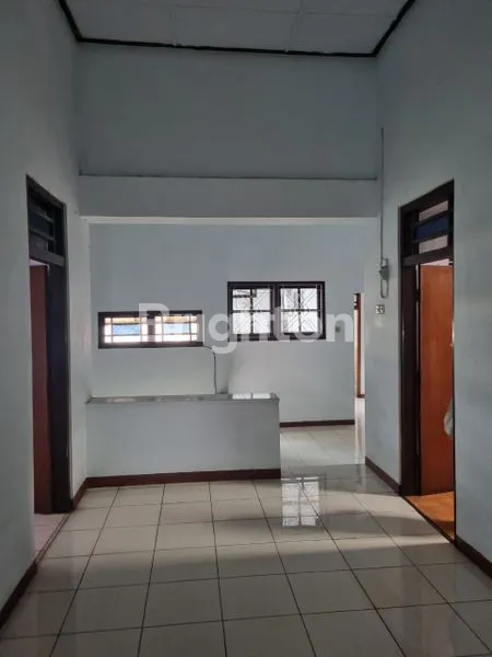 image TANAH DENGAN BANGUNAN 2 LANTAI DI VETERAN (4)