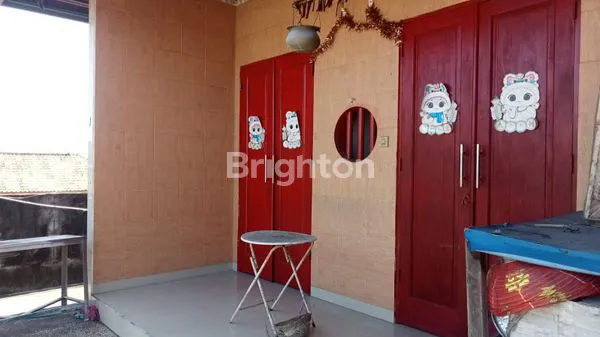 image DIJUAL RUMAH 2,5 LANTAI SEMI FURNISHED HADAP TIMUR – LOKASI STRATEGIS! (3)