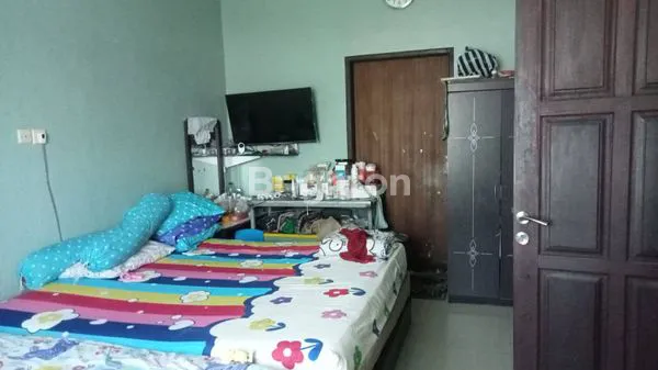 image DIJUAL RUMAH 2,5 LANTAI SEMI FURNISHED HADAP TIMUR – LOKASI STRATEGIS! (1)