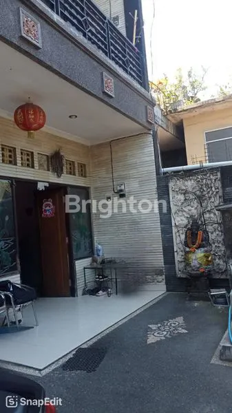image DIJUAL RUMAH 2,5 LANTAI SEMI FURNISHED HADAP TIMUR – LOKASI STRATEGIS! (4)