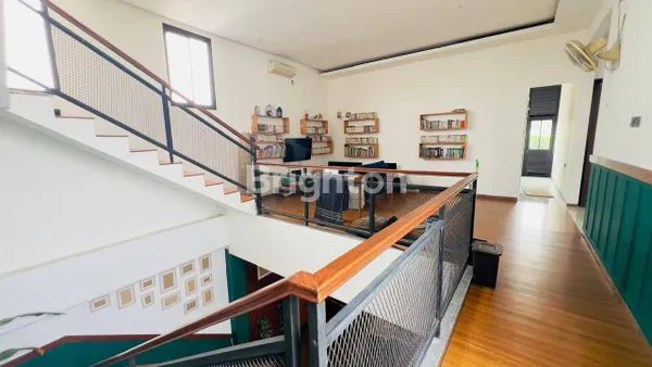 image RUMAH+KOLAM RENANG ISTIMEWA KARAWANG TIMUR (5)