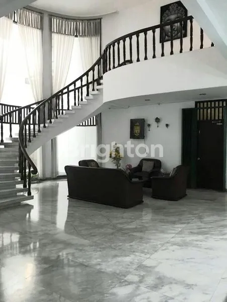 image RUMAH MEWAH LUAS GREEN GARDEN JAKARTA BARAT (1)