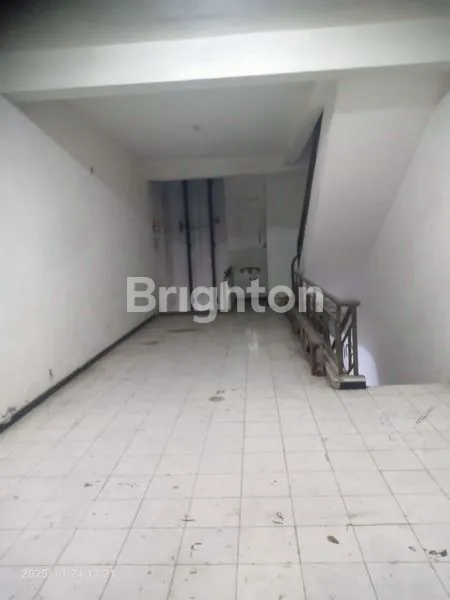 image RUKO KENJERAN PALACE AREA BISNIS SURABAYA UTARA, PADAT PENDUDUK LALU LINTAS RAMAI ADA LIFT BARANG 1 TON, BANGUNAN 3 LANTAI PARKIR SUPER LUAS (5)