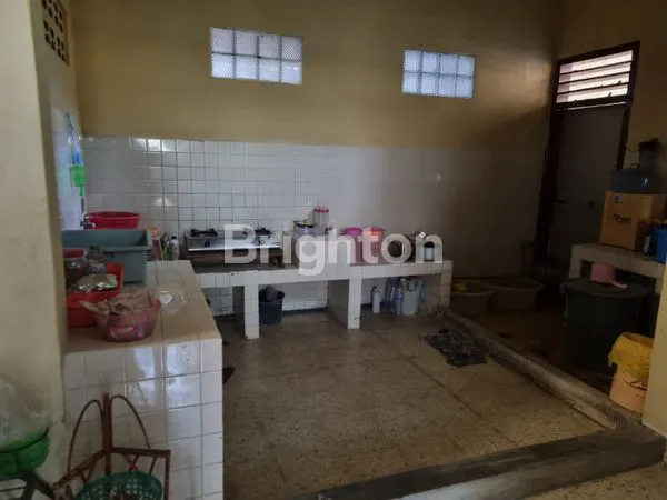 image RUMAH & GUDANG LUAS 1066M² DI PETEMON SURABAYA (7)
