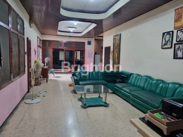 image RUMAH & GUDANG LUAS 1066M² DI PETEMON SURABAYA (2)