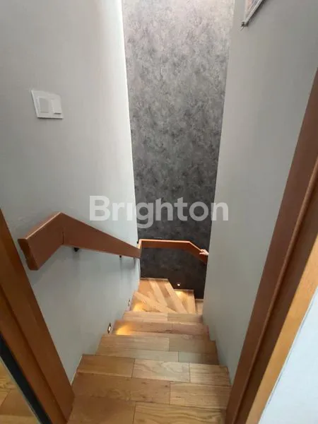 image HUNIAN MODERN DI PIK, 2 LANTAI 1 KM (8)