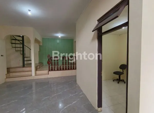image RUMAH 2 LANTAI LUAS 320 M  LOKASI STRATEGIS, PGC  CILILITAN  JAKARTA TIMUR. (6)