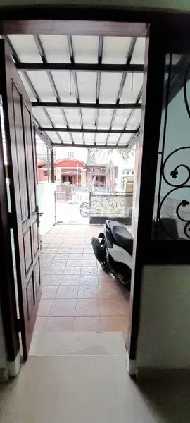 image BLULUKAN, COLOMADU, RUMAH DENGAN NUANSA TENANG DI AREA PERUMAHAN, LOKASI STRATEGIS, 5 MENIT KE JL ADI SUCIPTO (2)