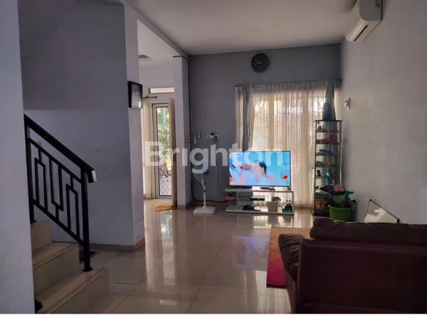 image RUMAH CANTIK 2 LT SIAP HUNI LOKASI STRATEGIS DI JAKARTA TIMUR  (4)