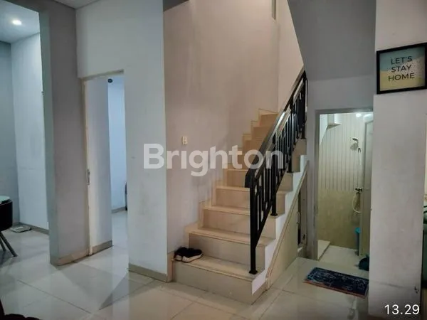 image RUMAH CANTIK 2 LT SIAP HUNI LOKASI STRATEGIS DI JAKARTA TIMUR  (5)