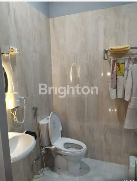 image RUMAH CANTIK 2 LT SIAP HUNI LOKASI STRATEGIS DI JAKARTA TIMUR  (8)