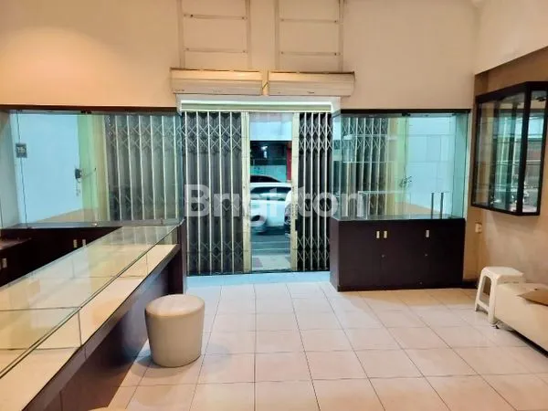 image RUMAH & TOKO 3 LANTAI DI TENGAH KOTA MADIUN (2)